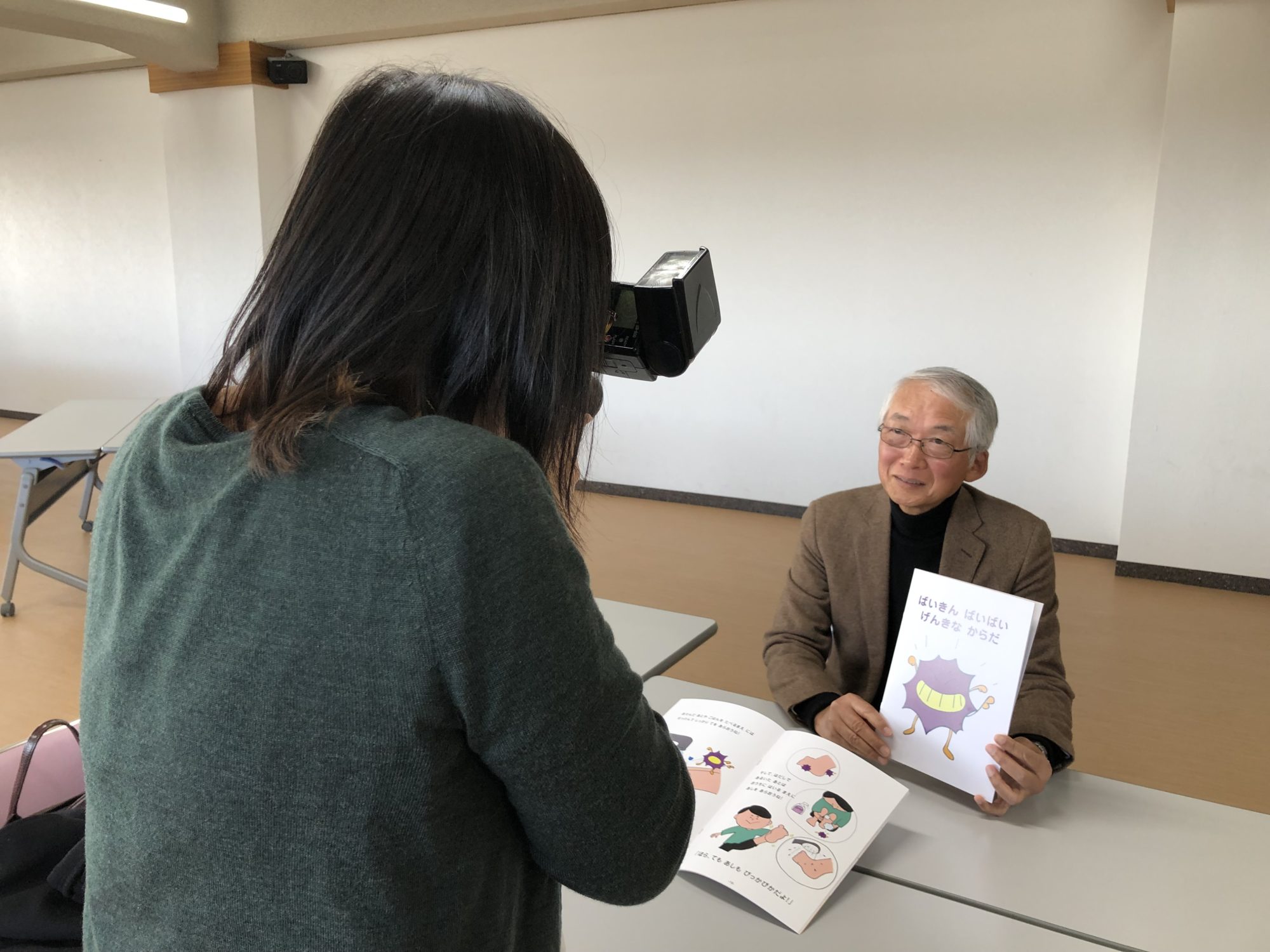 食中毒防止絵本が神戸新聞に掲載されました