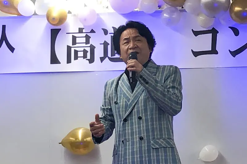サンライズ・大西通所デイケアで、加藤高道さんのコンサートが行われました